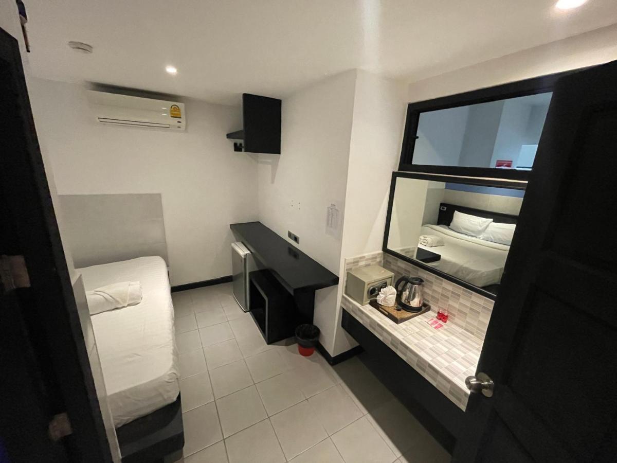Islanda Hotel Patong Exterior photo