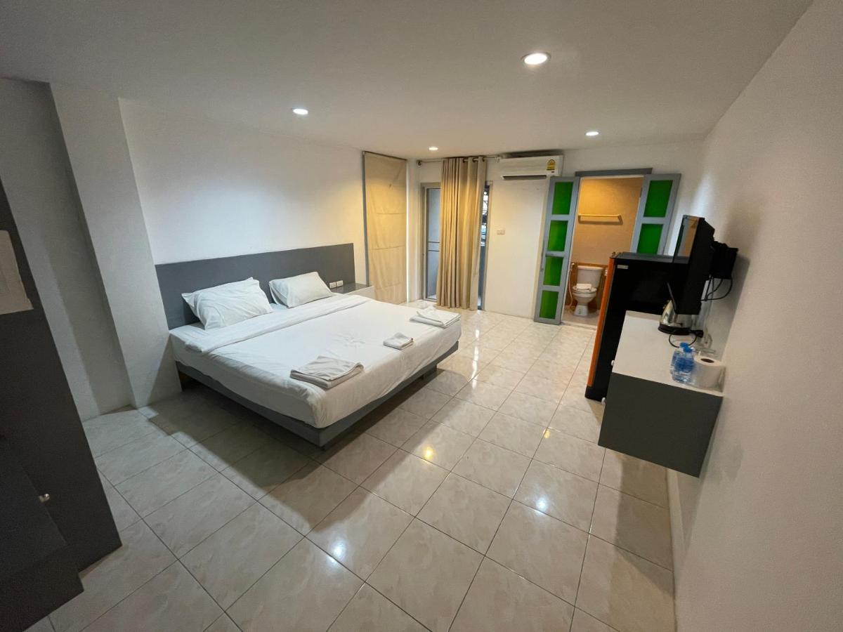 Islanda Hotel Patong Exterior photo