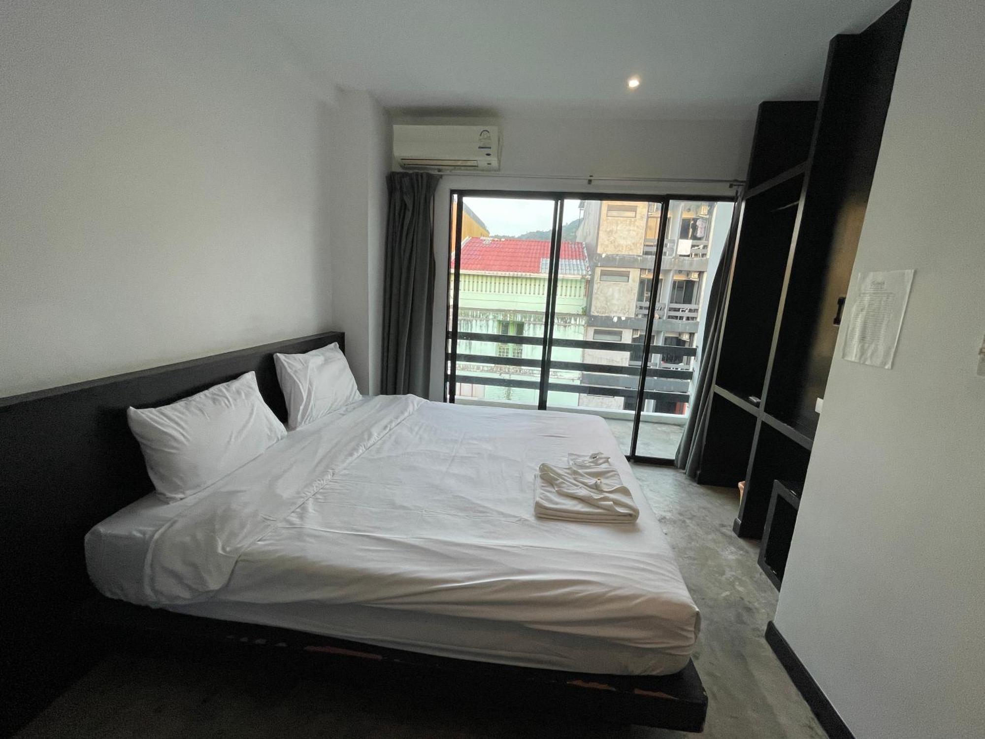 Islanda Hotel Patong Exterior photo
